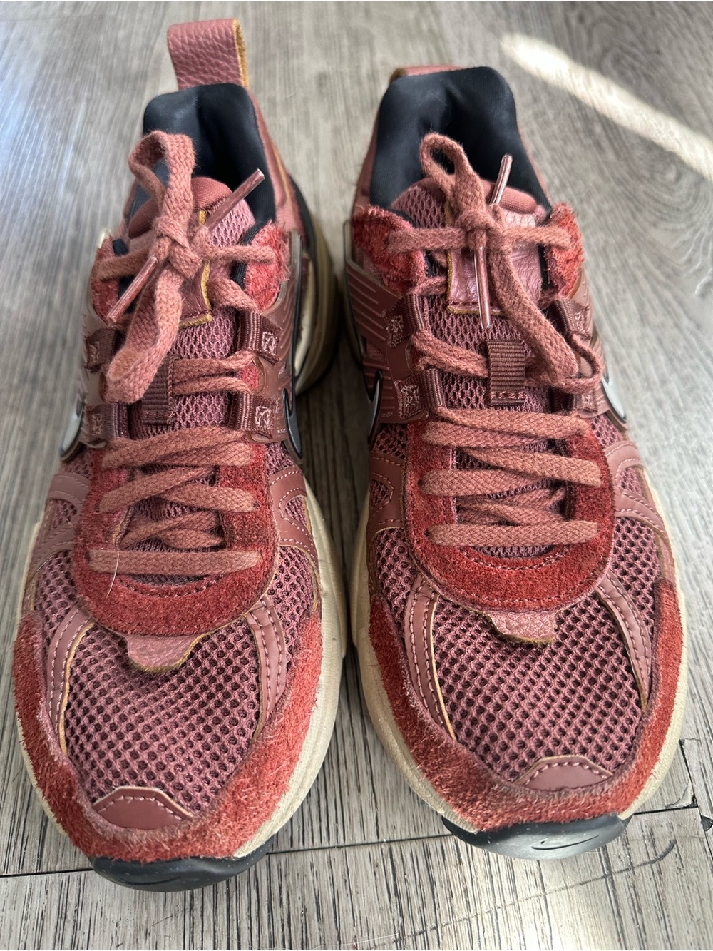 Nike V2K Run Sneakers Red Sepia Dark Pony Size 6.5 Women's